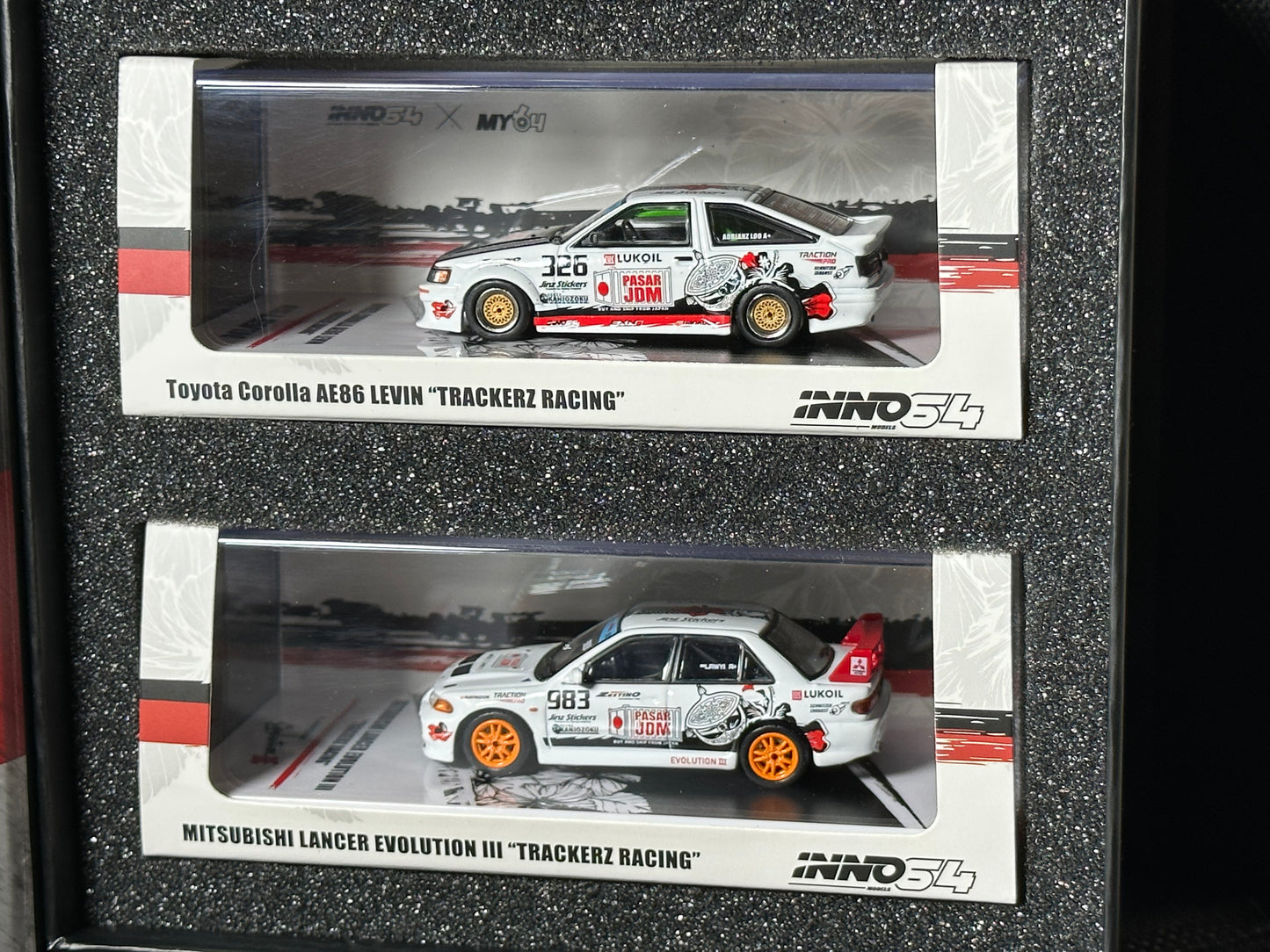 INNO64 1/64 TOYOTA COROLLA AE86 Levin "TRACKERZ RACING" & MITSUBISHI LANCER EVOLUTION III "TRACKERZ RACING" Box Set Malaysia Special Edition